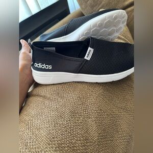 Adidas like new used once inside the house 8.5